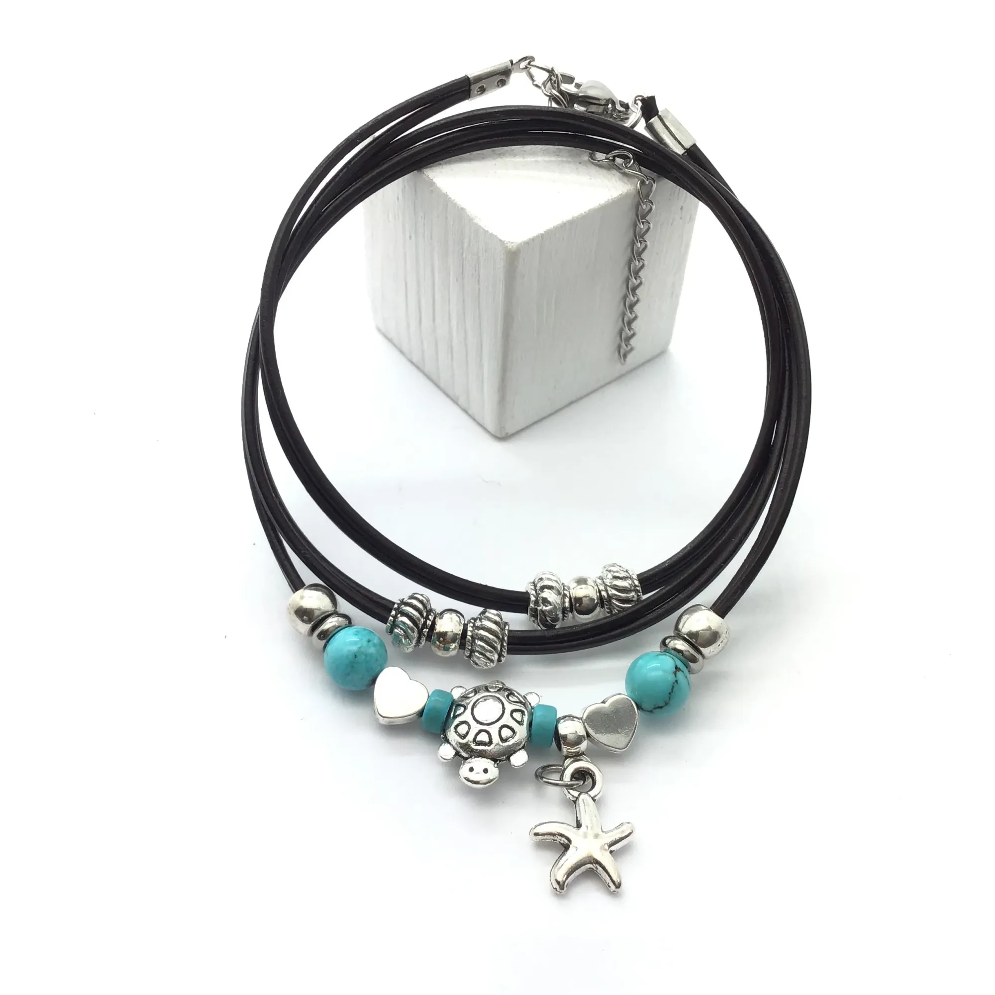 Pulsera triple con abalorios