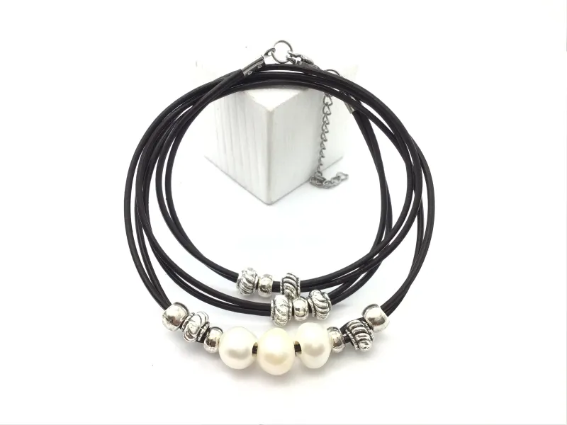 Pulsera triple con abalorios y perlas